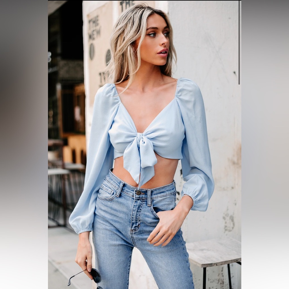 Nanamacs first class treatment long sleeve tie front crop top medium light blue